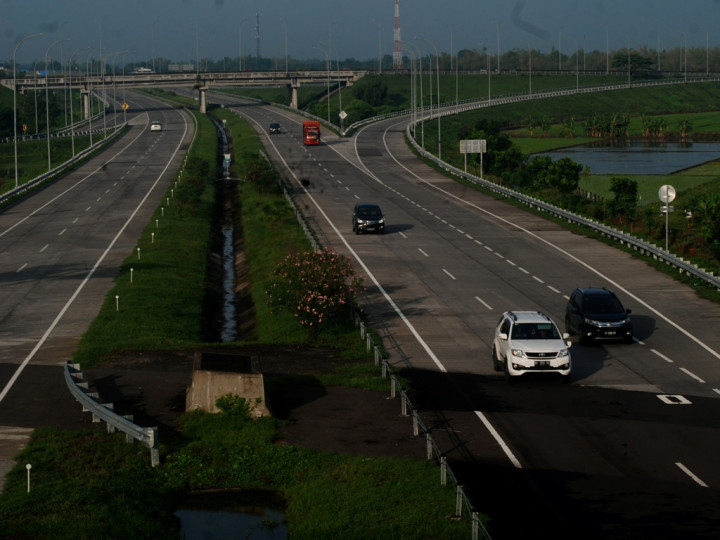 Pengusaha Truk Desak Pemerintah Kaji Ulang Tarif Tol Trans Jawa