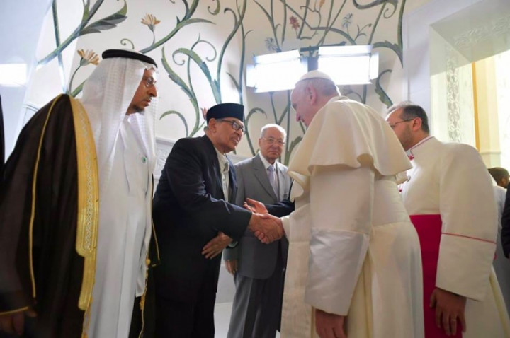 Quraish Shihab Bertemu Paus Fransiskus di Forum Keagamaan UEA