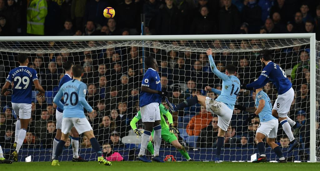 Suasana Everton vs Manchester City. (Foto: AFP/Paul Ellis)