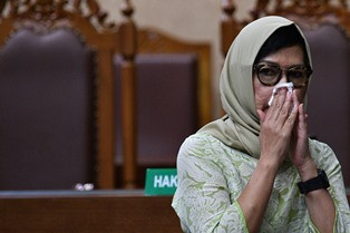 Karen Agustiawan Meminta Opname