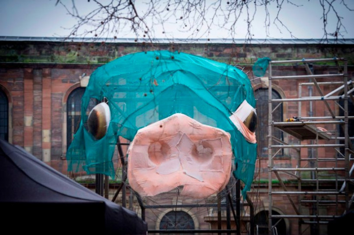 Rayakan Imlek, Manchester Bangun Patung Babi Raksasa