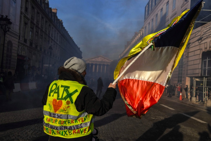 Presiden Prancis Balik Melawan, Rompi Kuning Terpecah