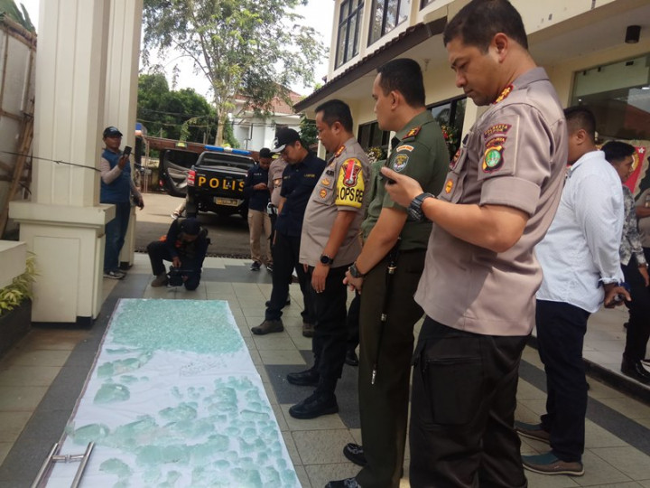 Kaca Pecah di PN Depok Bukan Karena Dilempar