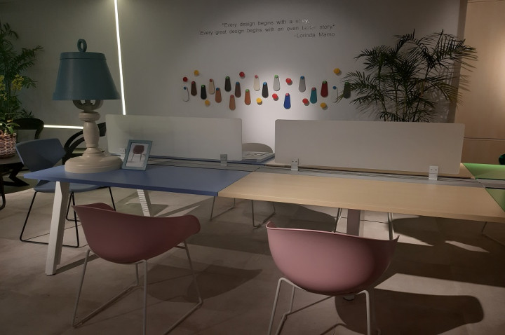 Tren Ruang Kerja, Furnitur Kayu Dipermanis Warna-warni