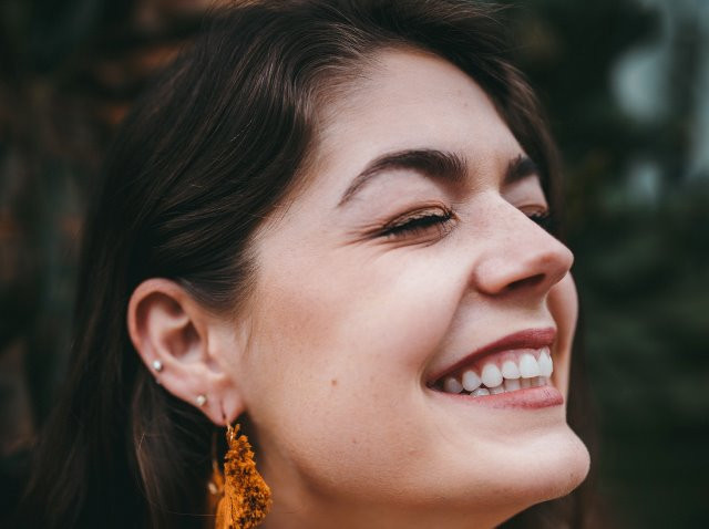 Cara Membersihkan Retainer Gigi dengan Tepat