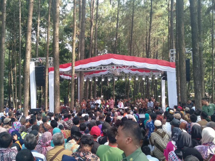 Warga Cianjur Dapat 13.900 Hektare Hutan Sosial