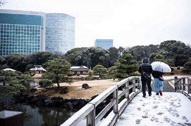 Hujan Salju Ganggu 141 Penerbangan di Bandara Jepang