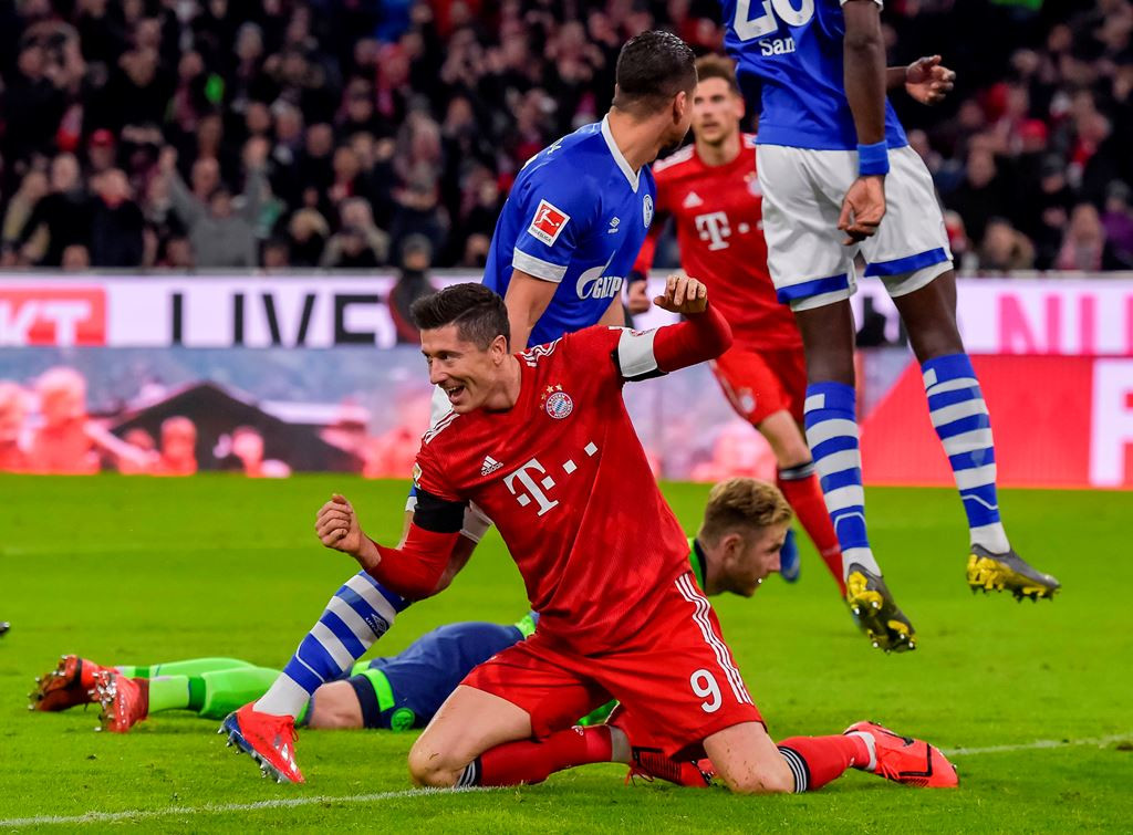 Bayern Muenchen berhasil mengalahkan Schalke (AFP/GUENTER SCHIFFMANN)