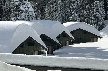 Terperangkap 'Dinding Salju' 5 Hari, 120 Orang Diselamatkan
