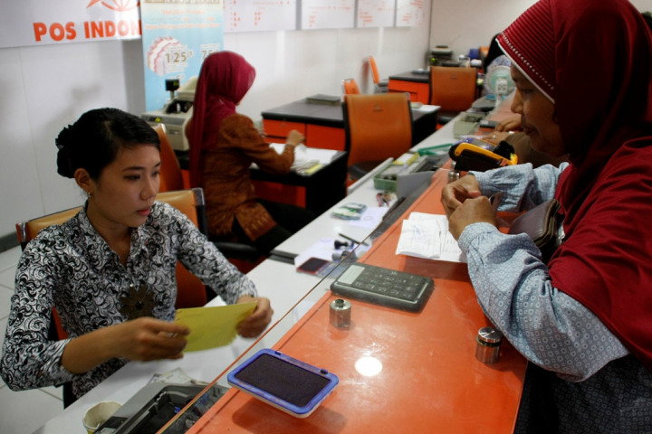 Menolak Senja Kala Pos Indonesia