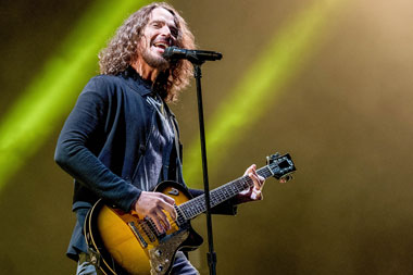 Mendiang Chris Cornell Menang Grammy