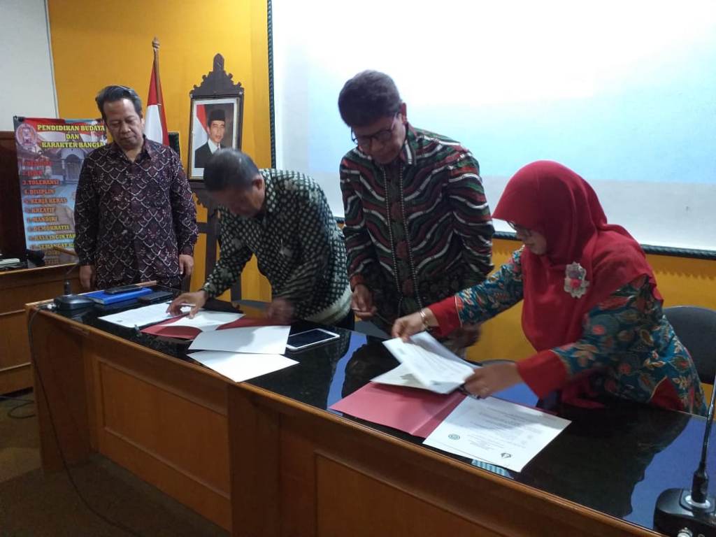 Penandatanganan MoU antara UKDW dengan SMAN 2 Bantul dan SMAN 1 Jetis, UKDW/Humas.