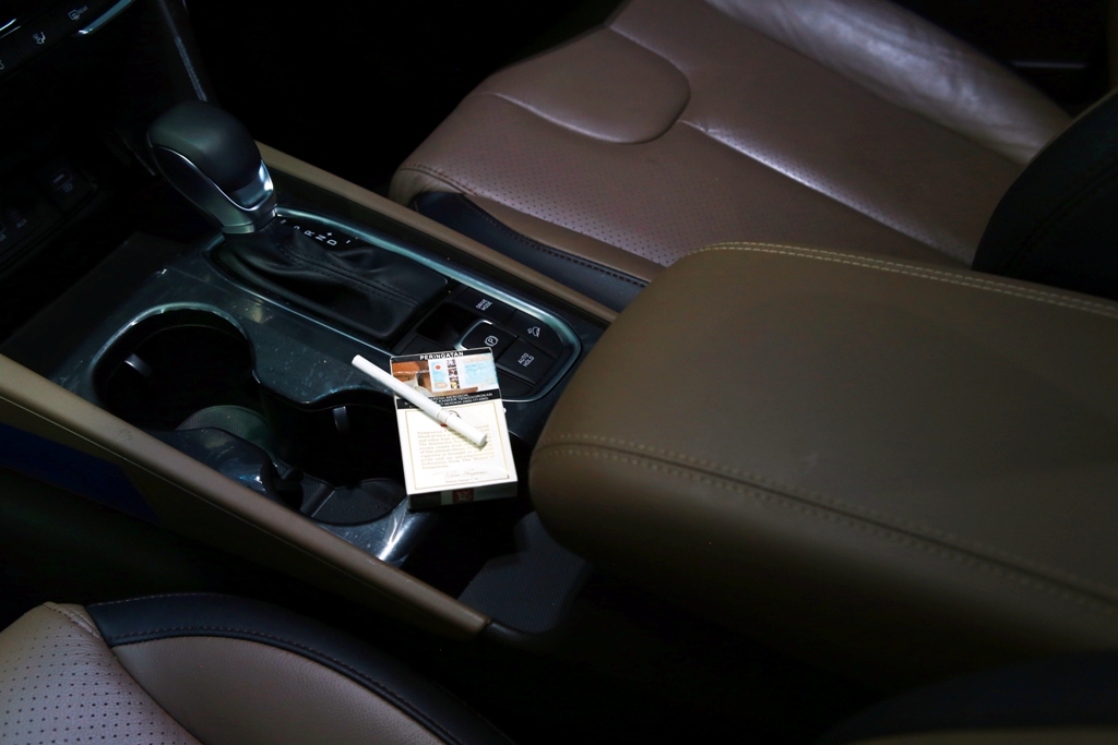 Bau rokok memang cukup kuat melekat di dalam mobil. Hyundai