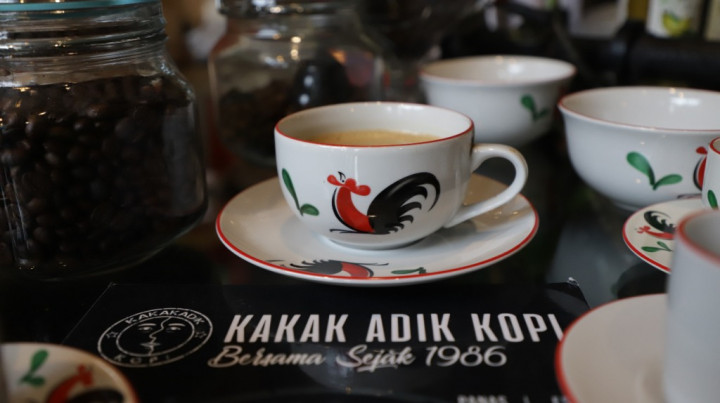 <i>Ngopi</i> Asyik Dikelilingi Barang Antik