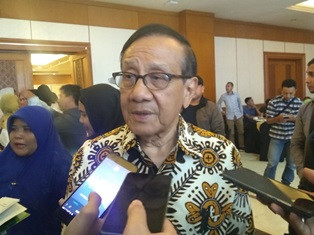 Akbar Tanjung Sangsi Irman Terima Suap