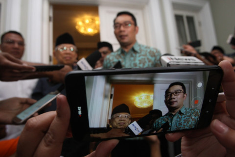 Emil Berpidato Sebagai Tokoh Jabar