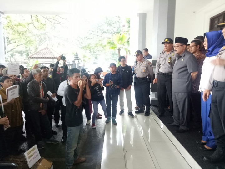 Anggaran Rp5 Miliar untuk Mobil Pimpinan DPRD Malang Diprotes