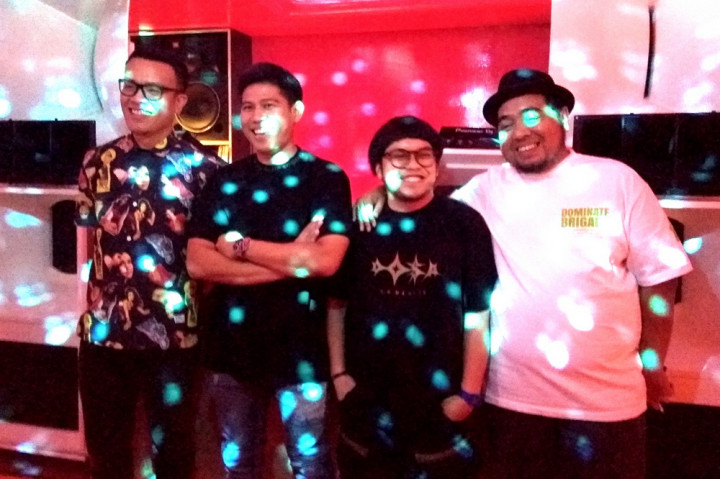 Diskoria Singel Perdana, Balada Insan Muda