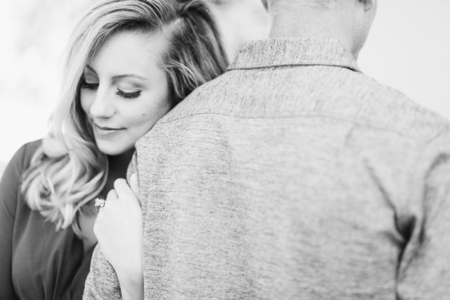 Sebenarnya ada bukti ilmiah bahwa cinta pada pandangan pertama itu dapat terjadi. Tidak percaya? Berikut ini studinya. (Foto: Jenny Marvin/Unsplash.com)