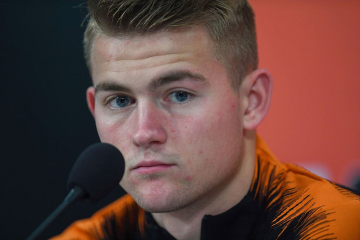 De Ligt Ingin Susul De Jong ke Barcelona