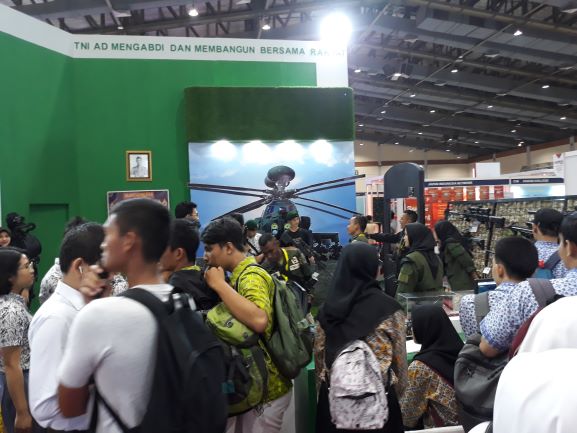 Kunjungi Stan TNI AD, Bisa Langsung Daftar Jadi Prajurit