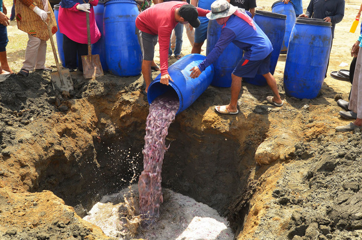 Ratusan Kg Ikan dari Kapal Malaysia Dimusnahkan
