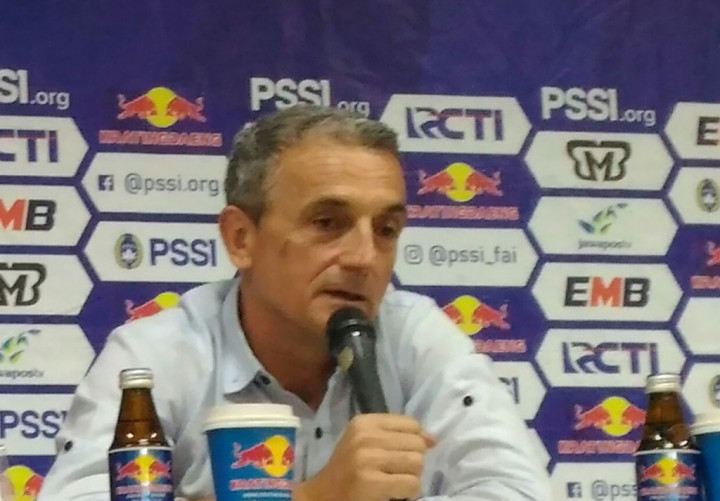 Milomir Seslija Klaim Taktik Arema Lebih Oke dari Persib