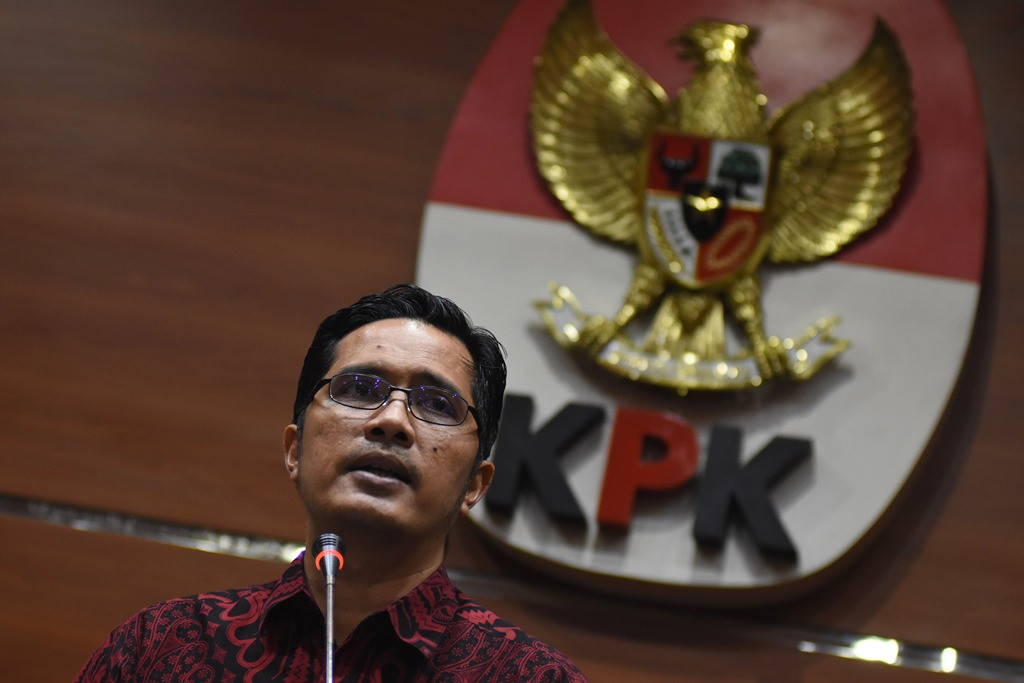 Juru bicara KPK Febri Diansyah memberi keterangan pers di Gedung KPK, Jakarta, Selasa (18/12/2018). Foto: Antara/Indrianto Eko Suwarso