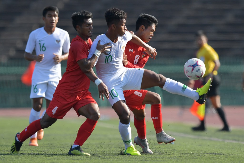 Suasana laga timnas U-22 vs Myanmar. (ANTARA FOTO/Nyoman Budhiana)