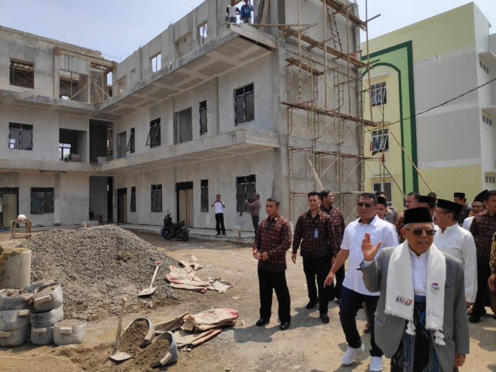 Menengok Isi Ponpes An Nawawi Tanara Milik Ma'ruf