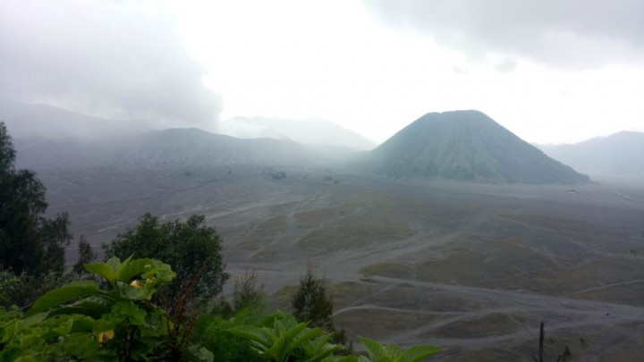 Gunung Bromo Mengalami Erupsi