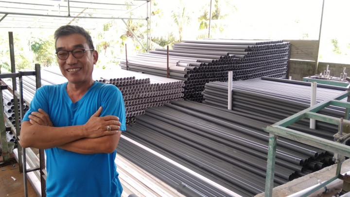 Berangkat dari Kebangkrutan, Boy Candra Produksi Pipa dari Sampah Plastik
