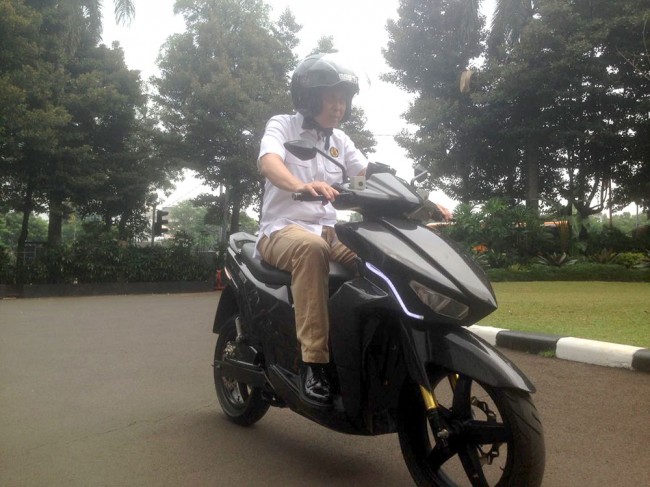 Pemerintah Kembangkan Kendaraan Listrik Ramah Emisi