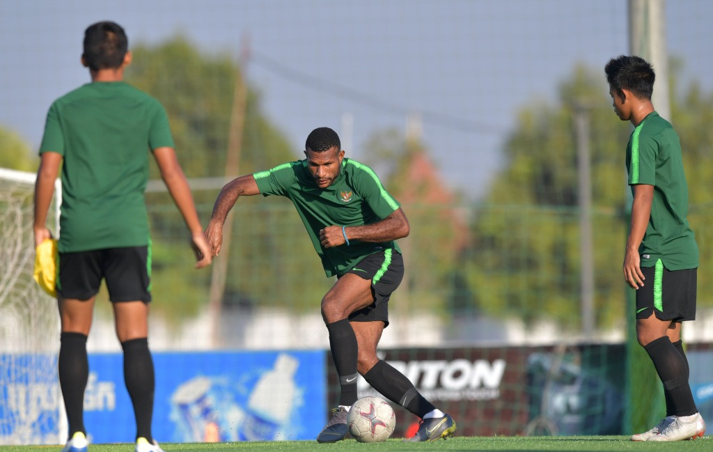 Suasana persiapan para pemain timnas Indonesia U-22 jelang menghadapi Malaysia di lanjutan penyisihan Grup B Piala AFF U-22 (Foto: Antara/Nyoman Budhiana)