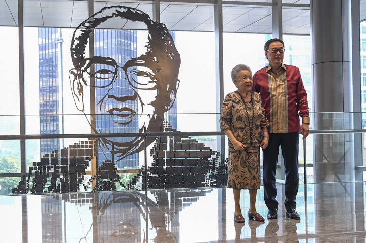 Menteri Rini Resmikan Menara Astra