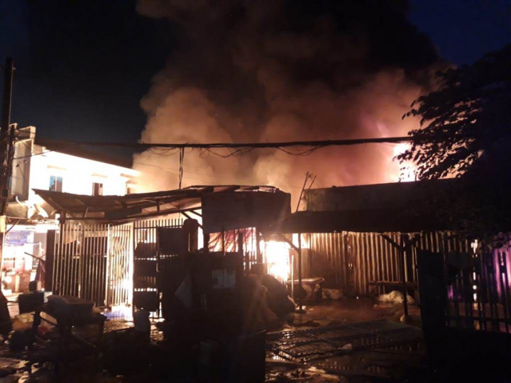 Ruko di Pasar Anyar Tangerang Terbakar