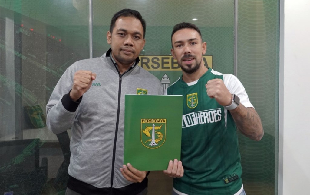 Damian Lizio (kanan) resmi bergabung dengan Persebaya Surabaya (persebaya.id)