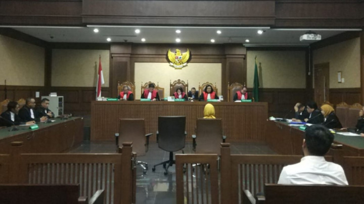Hakim Tolak Eksepsi Karen Agustiawan