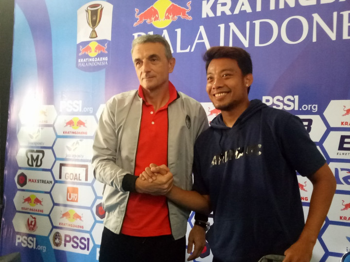 Hamka Hamzah Berikan Perhatian Lebih pada Ezechiel N'Douassel