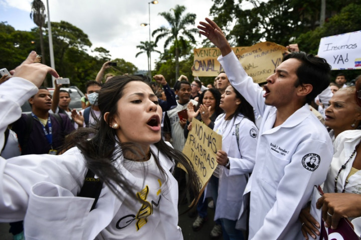 Rusia Tuding AS Berencana Persenjatai Oposisi Venezuela