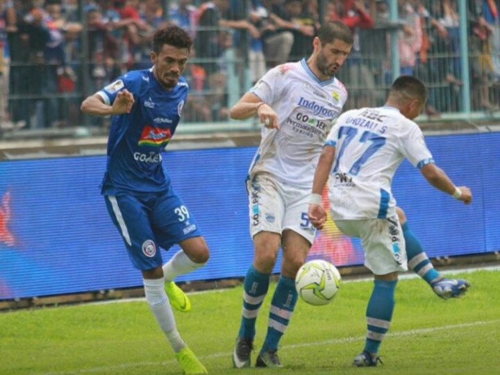 Persib Dinilai Lebih Baik dari Arema