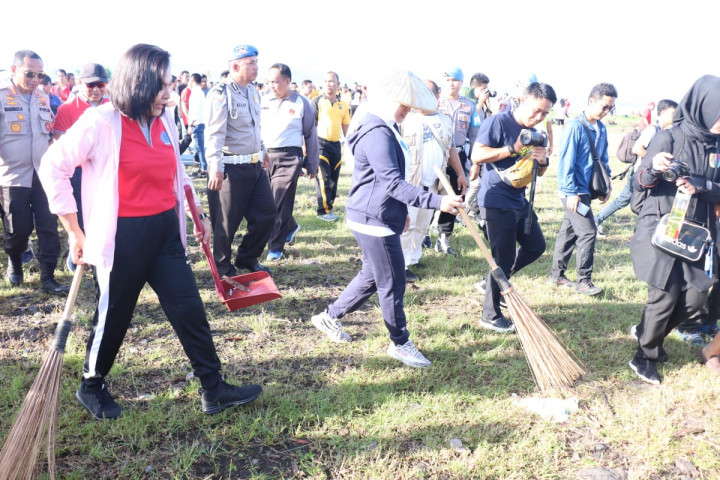 Istri Kapolri Ajak Masyarakat Manado Jaga Kebersihan Laut