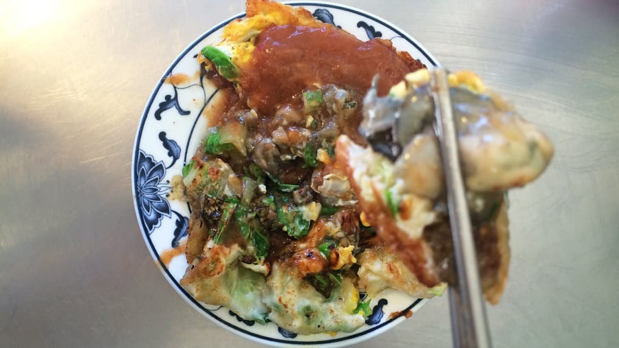 Telur dadar ini merupakan pasangan yang sempurna untuk isian tiram. (Foto: CNN Travel)