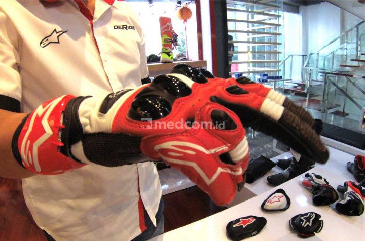 Fitur Unik Sarung Tangan Balap, Cegah Kelingking Patah