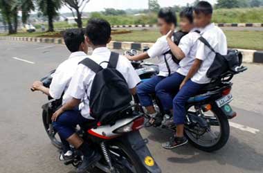 Anak Belum 17 Tahun? Dilarang Keras Bawa Motor
