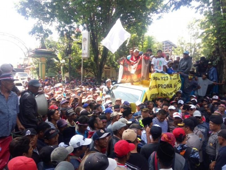 Ribuan Warga Malang Demo Tuntut Penyelesain Kasus Prona