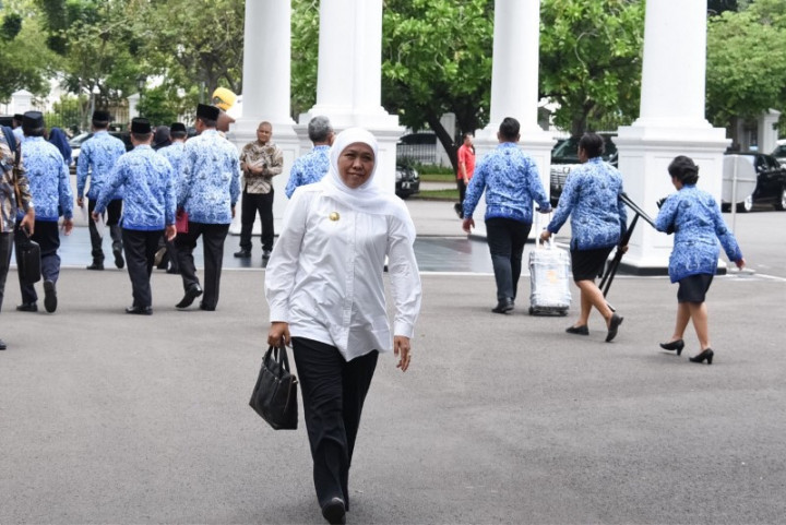 Khofifah Perjuangkan Masyarakat Jatim Dapat Pupuk Subsidi dan Alsintan