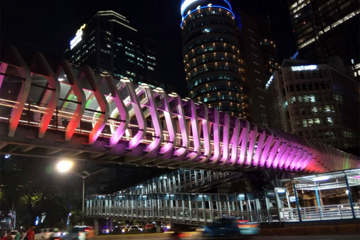 Cantiknya JPO Gelora Bung Karno di Waktu Malam
