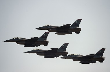 Pakistan Tembak Dua Jet India, Tangkap Satu Pilot