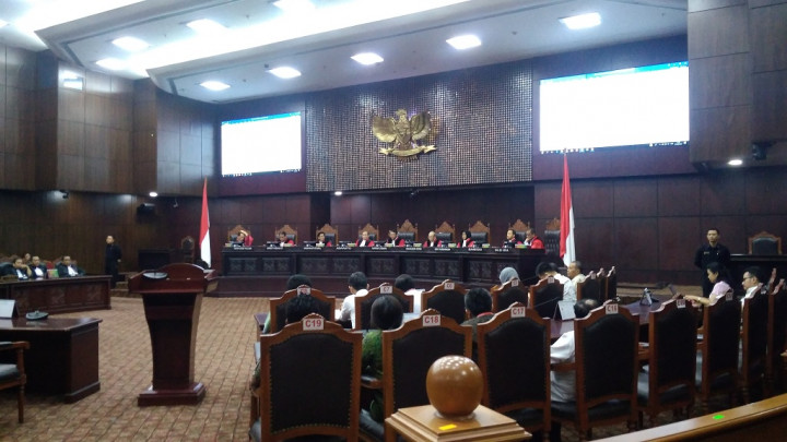 MK Tolak Uji Materi UU Ketenagakerjaan